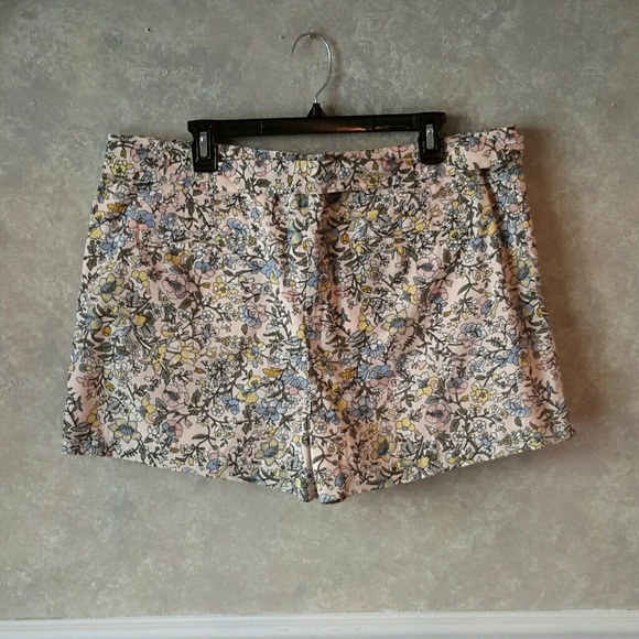 LOFT | Floral Tie Waist Shorts NWT - Picture 4 of 4